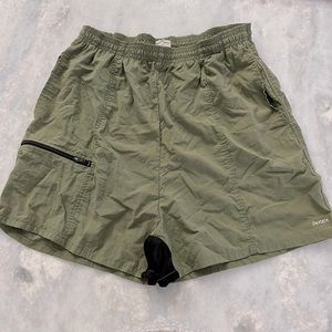 Men’s large lightweight above the knee shorts, olive green